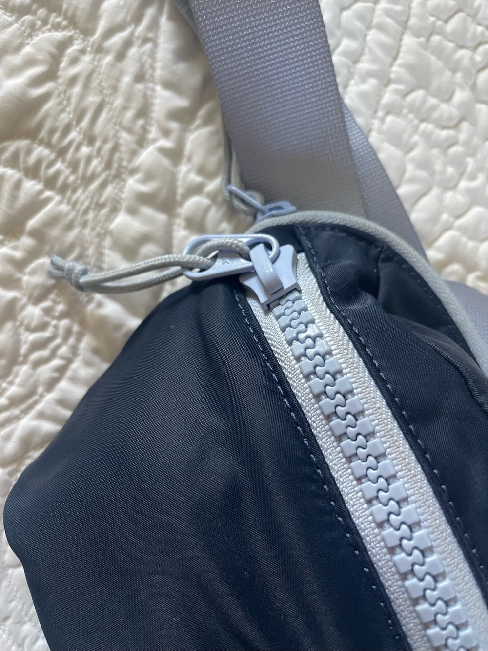Lululemon All Day Essentials 2.5L Belt Bag/Crossbody Bag/Fanny Pack in Navy Blue - Picture 3 of 15